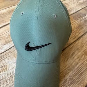 NIKE WOMENS BASEBALL CAP